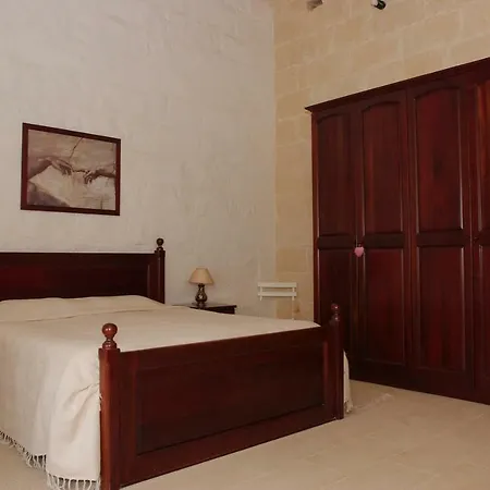 Tal-masklu Villa Gharb (Gozo)