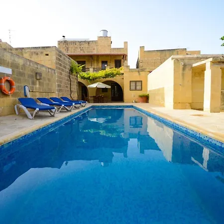 Tal-masklu Villa