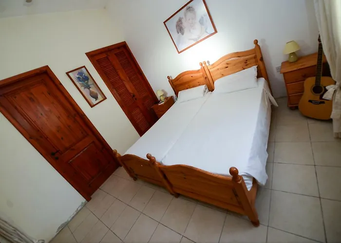 Villa Tal-masklu Għarb