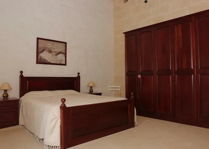 Tal-masklu Villa Għarb