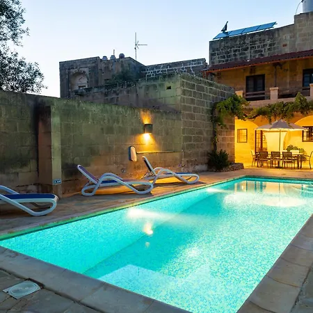 Tal-masklu Villa