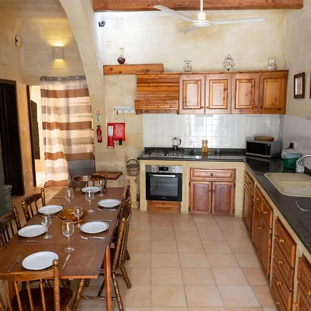 Tal-masklu Villa Gharb (Gozo)