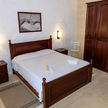 Tal-masklu Villa