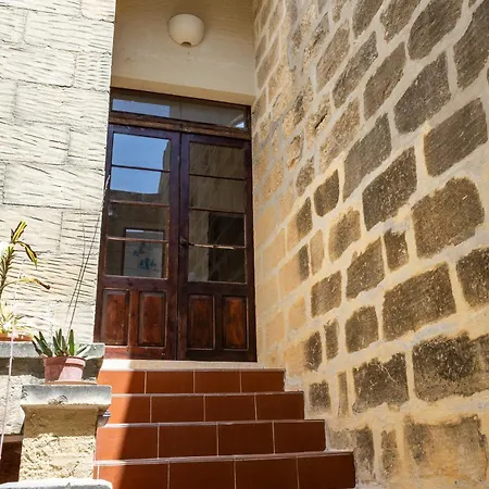 Tal-masklu Villa